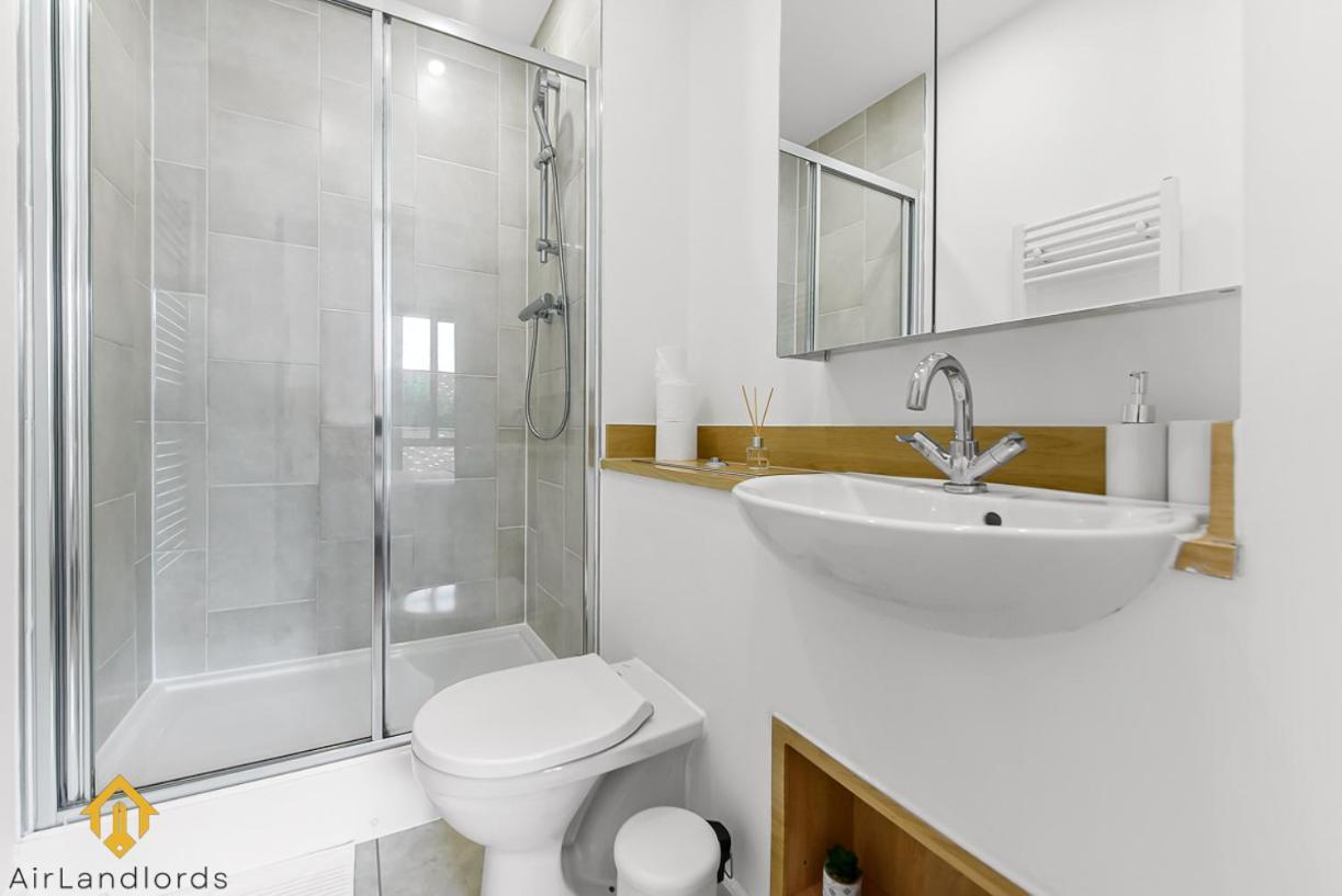 Exclusive 3 Bed 3Bath Penthouse Near Canary Wharf 런던 외부 사진
