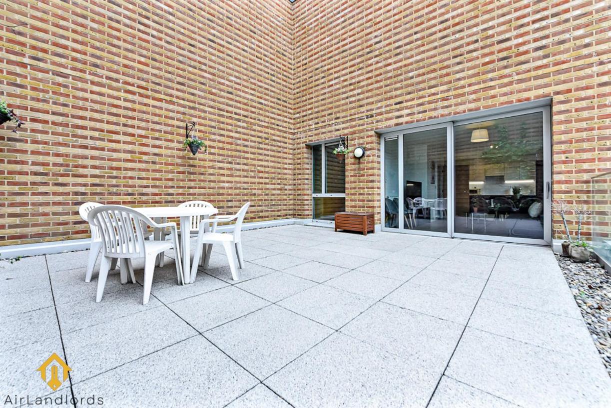 Exclusive 3 Bed 3Bath Penthouse Near Canary Wharf 런던 외부 사진