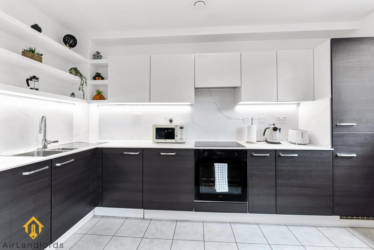 Exclusive 3 Bed 3Bath Penthouse Near Canary Wharf 런던 외부 사진