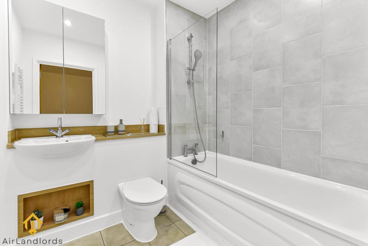Exclusive 3 Bed 3Bath Penthouse Near Canary Wharf 런던 외부 사진